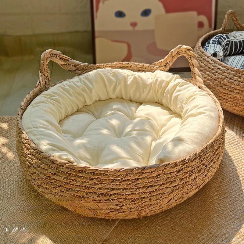 rattan cat bed, cozy cat bed, natural cat bed, thermal cat bed, washable cat bed, cat winter bed, plush cat bed, cat bed, comfortable cat bed, soft cat bed, warm cat bed, stylish cat bed, durable cat bed, woven cat bed, insulated cat bed, easy-clean cat bed, cozy pet furniture, comfortable pet basket, relaxing cat furniture, pet-friendly bed, indoor cat bed, cat sleeping nest, calming cat furniture